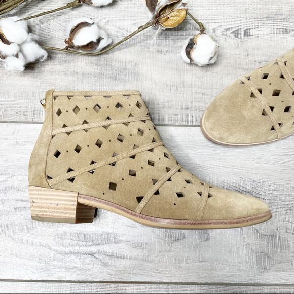 MICHAEL Michael Kors Uma Flat Suede Laser Cutout Ankle Booties Desert Tan 6.5M - Picture 1 of 8